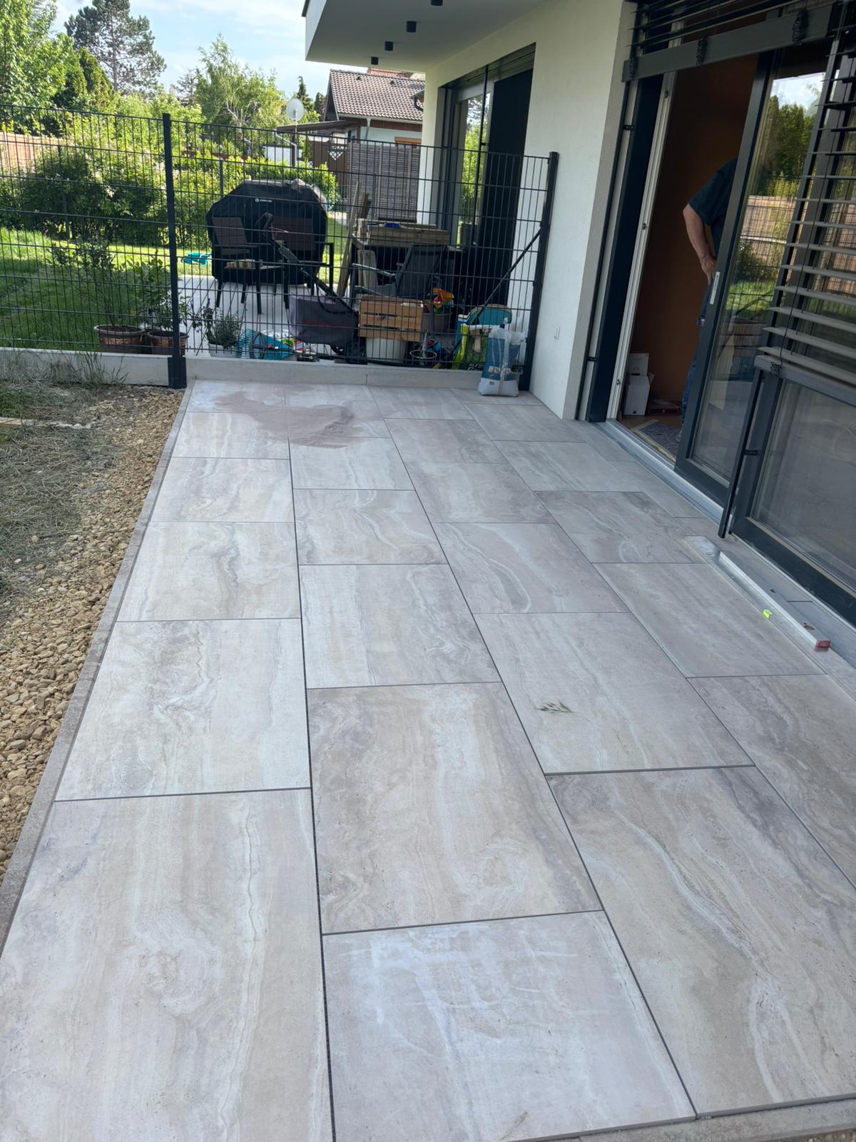 Fliesenarbeiten im Garten – Fertig